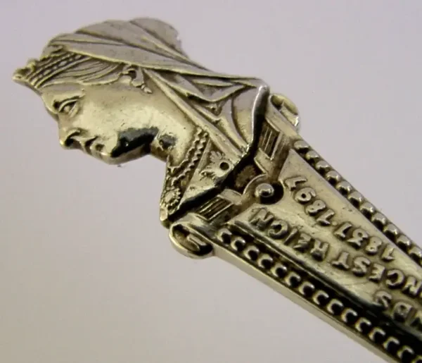 ENGLISH QUEEN VICTORIA SOLID STERLING SILVER SOUVENIR SPOON 1896 ROYAL ANTIQUE