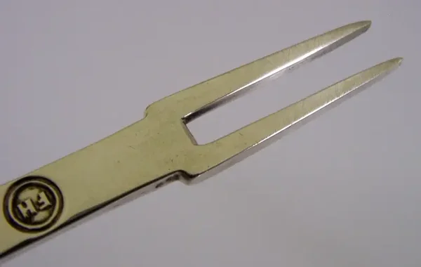 ENGLISH 1633 COPY SOLID STERLING SILVER MANNERS PICKLE FORK 1975