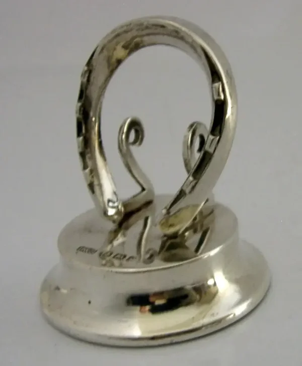 ENGLISH STERLING SILVER HORSE SHOE MENU HOLDER PLACE MARKER 1905 ANTIQUE