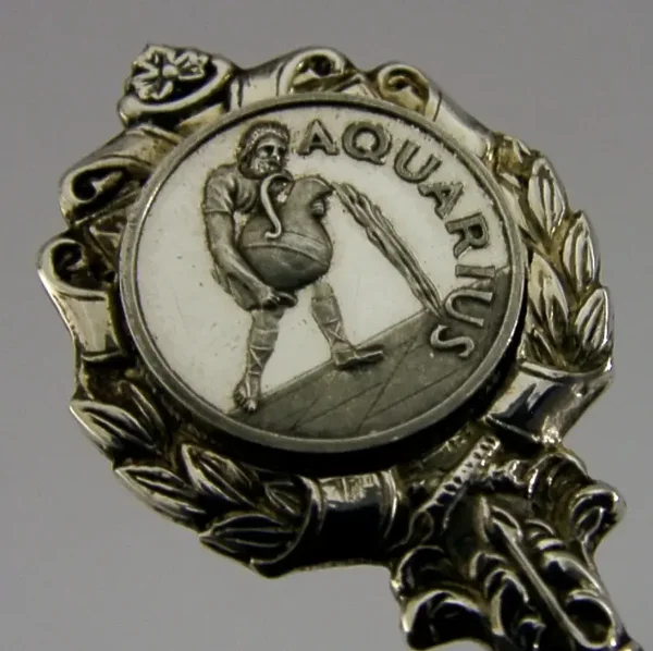 ZODIAC STERLING SILVER AQUARIUS STAR SIGN SPOON LONDON 1971 HOROSCOPE 22g