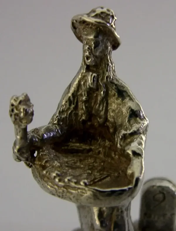 ENGLISH STERLING SILVER number 9 VICTORIAN POSY FLOWER SELLER MENU HOLDER 1972