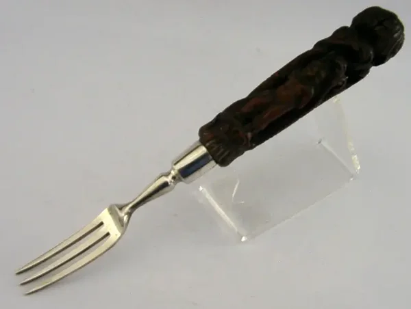 17th CENTURY CRAVED WOODEN HANDLED FORK STERLING SILVER 1937 CHERUBS ANTIQUE.