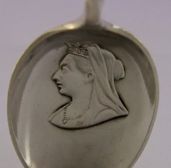 ENGLISH QUEEN VICTORIA SOLID STERLING SILVER SOUVENIR SPOON 1897 ANTIQUE ROYALTY