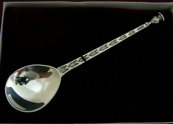 LIMITEDCASED ENGLISH SOLID STERLING SILVER SEAL TOP SPOON 2000 MINT SUPERB AEJ