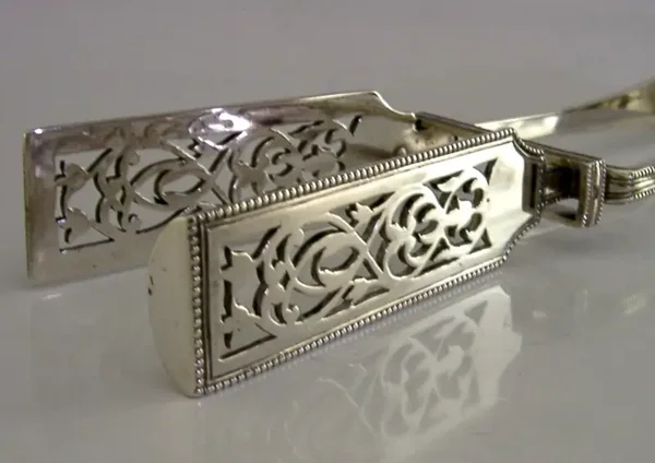 HORNBY FAMILY CREST STERLING SILVER VEGETABLE SERVING TONGS 1865 ANTIQUE