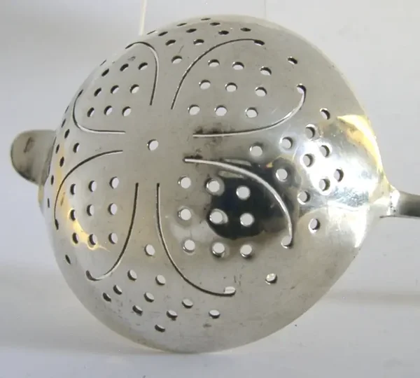 STYLISH ENGLISH SOLID STERLING SILVER TEA STRAINER 1943 ART DECO 38g