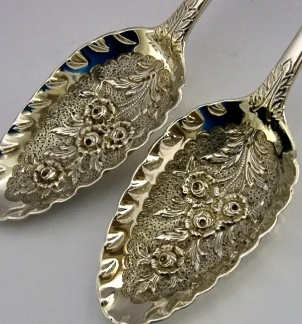 BEAUTIFUL GEORGIAN STERLING SILVER BERRY SERVING SPOONS 1799 ANTIQUE 114g