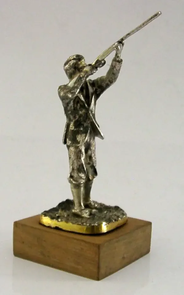 SUPERBLY MODELLED ENGLISH STERLING SILVER SHOOTING DESK FIGURE 1978