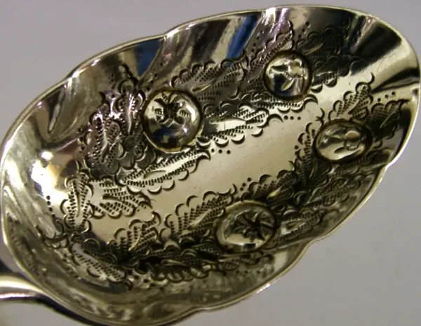 GEORGIAN ENGLISH SOLID STERLING SILVER BERRY SERVING SPOON 1776 ANTIQUE