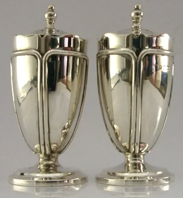 136g SUPERB ENGLISH STERLING SILVER PEPPER POTS 1921 ANTIQUE ART NOUVEAU