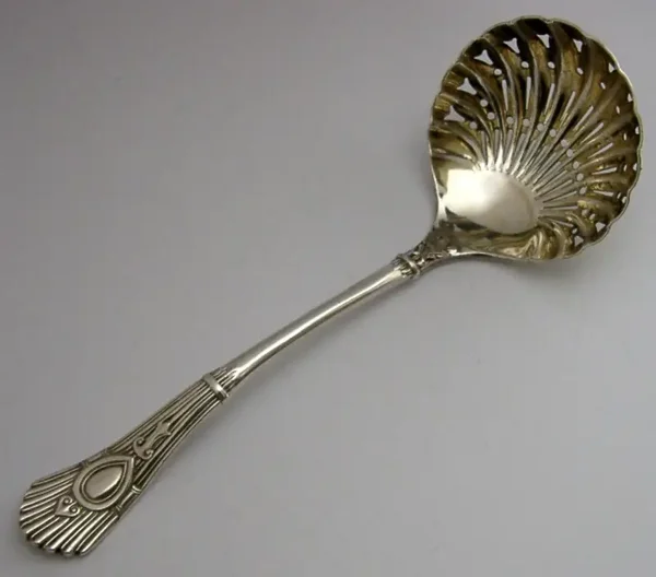 QUALITY 40g ENGLISH ANTIQUE STERLING SILVER SUGAR SIFTER SPOON 1890 VICTORIAN