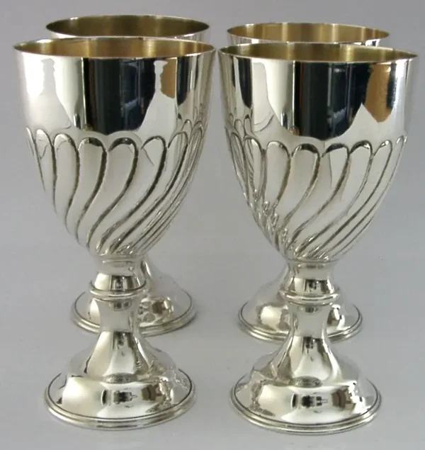 FOUR QUALITY ENGLISH SILVER PLATE WINE GOBLETS CUPS CHALICES c1950 BARWARE