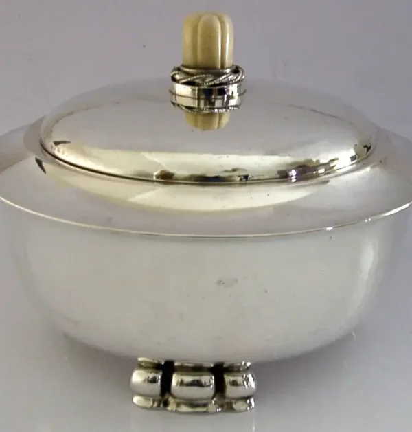STUNNING LARGE 470g 835 SOLID SILVER ARTS & CRAFTS LIDDED BOWL c1920 PLANISHED