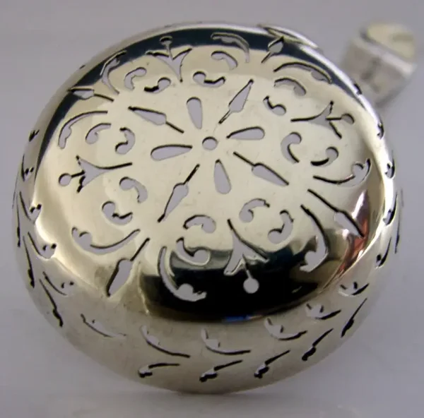 ENGLISH VICTORIAN STERLING SILVER SUGAR SIFTER SPOON 1849 ANTIQUE 46g