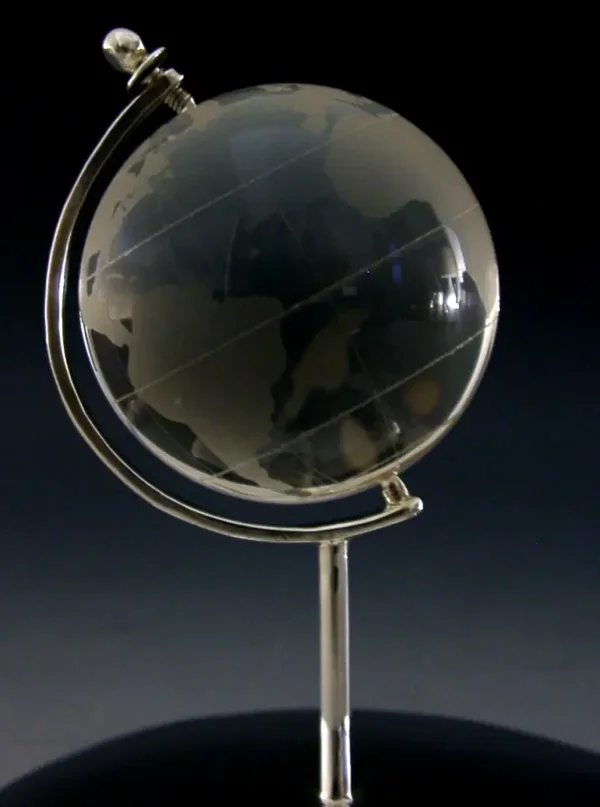 QUALITY ENGLISH SOLID STERLING SILVER GLASS WORLD GLOBE 2018 DESK ORNAMENT 248g