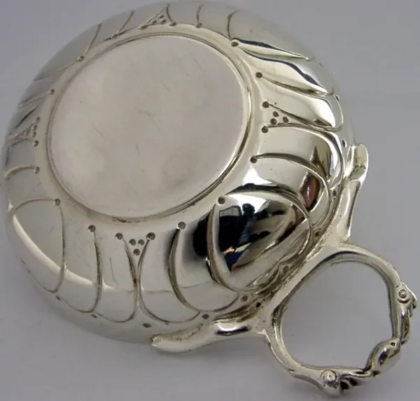 45g PRETTY ENGLISH STERLING SILVER LOVE HEART WINE TASTER LONDON 1972 BARWARE