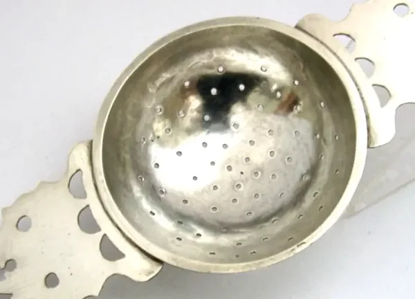 LARGE HAND MADE STERLING SILVER LEMON JUICE PUNCH TEA STRAINER 6.5inch 62g 1969