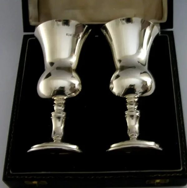 BEAUTIFUL PAIR of STERLING SILVER GOBLETS 1970 218g WEDDING GIFT CASED MINT