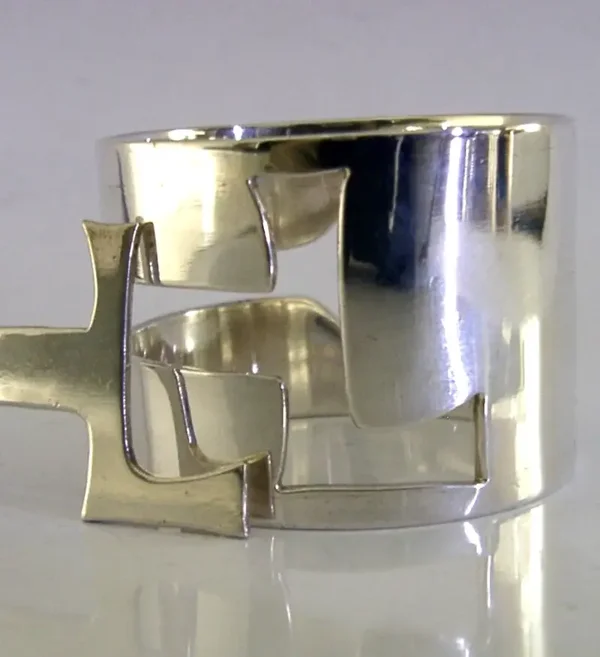 HEAVY 71g 'L' PIERCED NAPKIN RING & 'L' SPOON CUT FROM IT 2000 SUPERB DESIGN