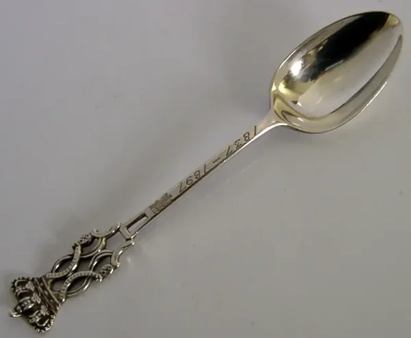 ENGLISH QUEEN VICTORIA SOLID STERLING SILVER SOUVENIR SPOON 1897 ANTIQUE