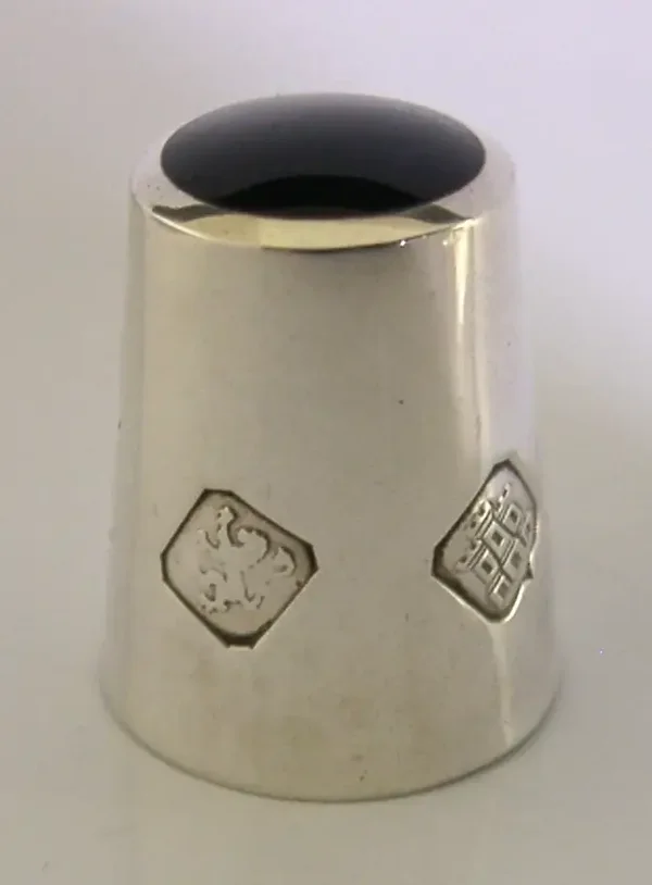 BEAUTIFUL STERLING SILVER BLACK AGATE SEWING THIMBLE 1997 NEEDLEWORK DSW