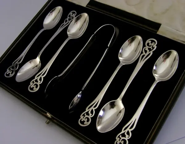 ART NOUVEAU BEAUTIFUL SILVER PLATED SPOONS & SUGAR TONGS SET c1910 CASED