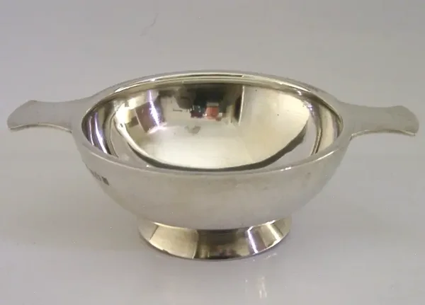 ENGLISH SOLID STERLING SILVER WHISKY QUAICH CUP 1957 BARWARE 54g