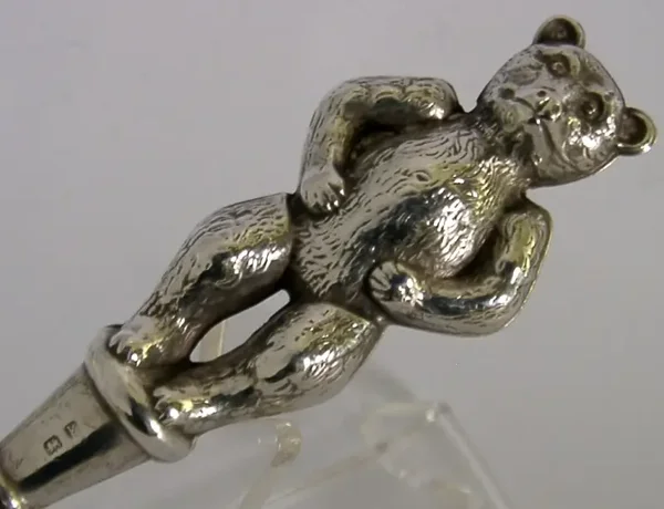 LARGE STERLING SILVER TEDDY BEAR BUTTON HOOK 1909 ANTIQUE 64g