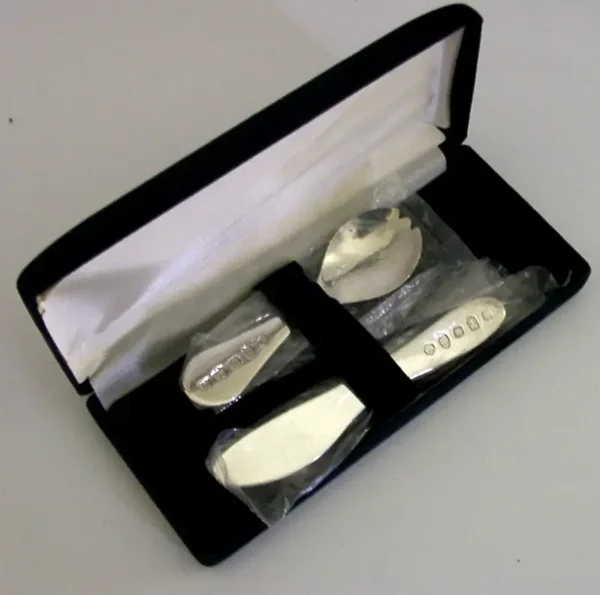 ENGLISH STERLING SILVER BABY CHILDS FEEDING SET 2002 CHRISTENING GIFT CASED