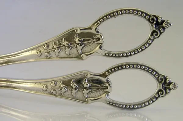 BEAUTIFUL ENGLISH SOLID STERLING SILVER BLUEBELLS GRAPE SHEARS 1971 BARWARE 84g
