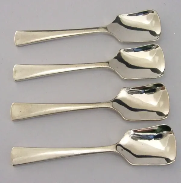 90g UNUSUAL FOUR SOLID SILVER ICE CREAM SPADES c1940s ART DECO