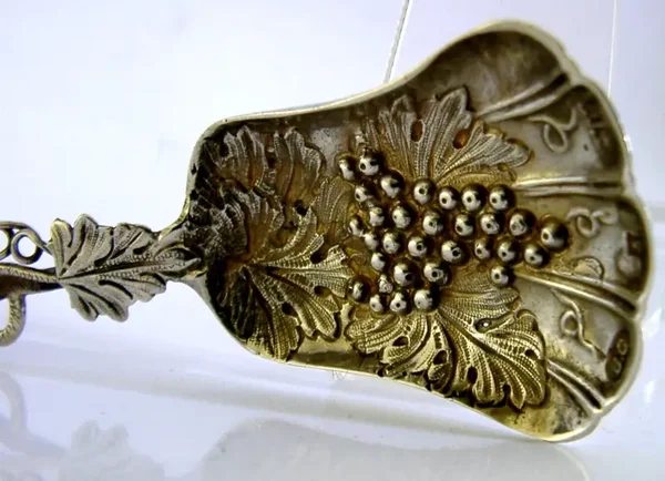 PRETTY STERLING SILVER VINE LEAF CADDY SPOON 1994 NOVELTY