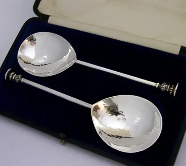 STUNNING ARTS & CRAFTS STERLING SILVER SEAL TOP SERVING SPOONS 1925 CASED 100g