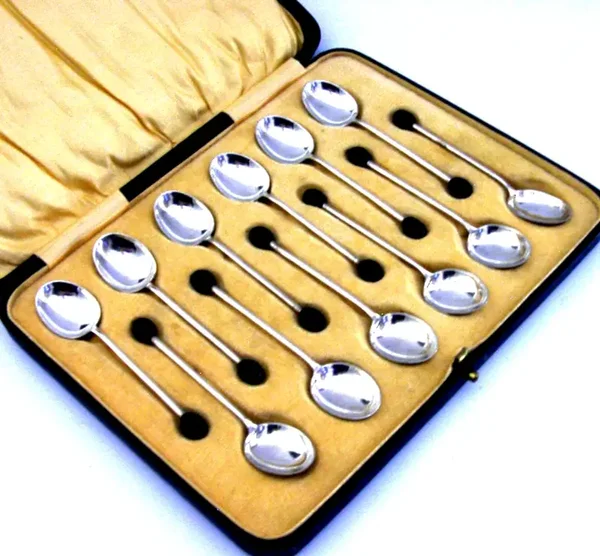 TWELVE ENGLISH ART DECO STERLING SILVER COFFEE BEAN SPOONS 1929 CASED