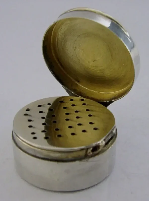 VERY RARE GEORGIAN STERLING SILVER ROUND VINAIGRETTE BOX c1840 ANTIQUE