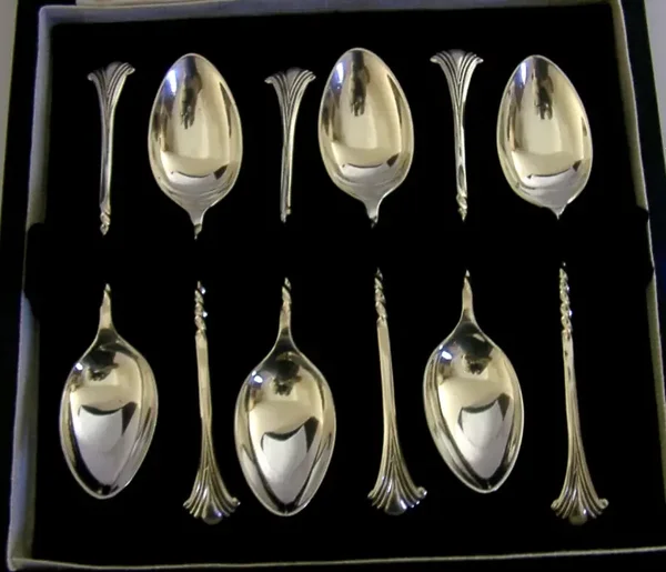 BEAUTIFUL CASED STERLING SILVER SPOONS 1924 ANTIQUE ENGLISH