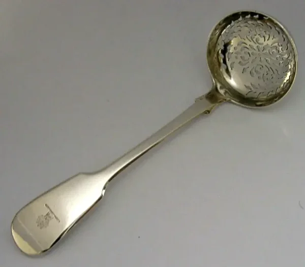 46g STERLING SILVER SPILSBURY or ROLFE FAMILY CRESTED SUGAR SIFTER SPOON 1840