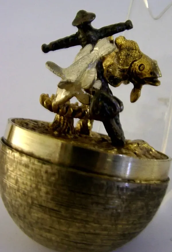 STUART DEVLIN SOLID STERLING SILVER GILT SURPRISE EGG 1977 NAUTICAL FISHING 148g