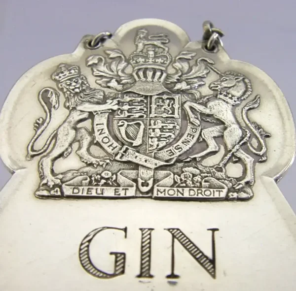 ENGLISH STERLING SILVER GIN DECANTER LABEL 1977 QUEEN'S SILVER JUBILEE 30g