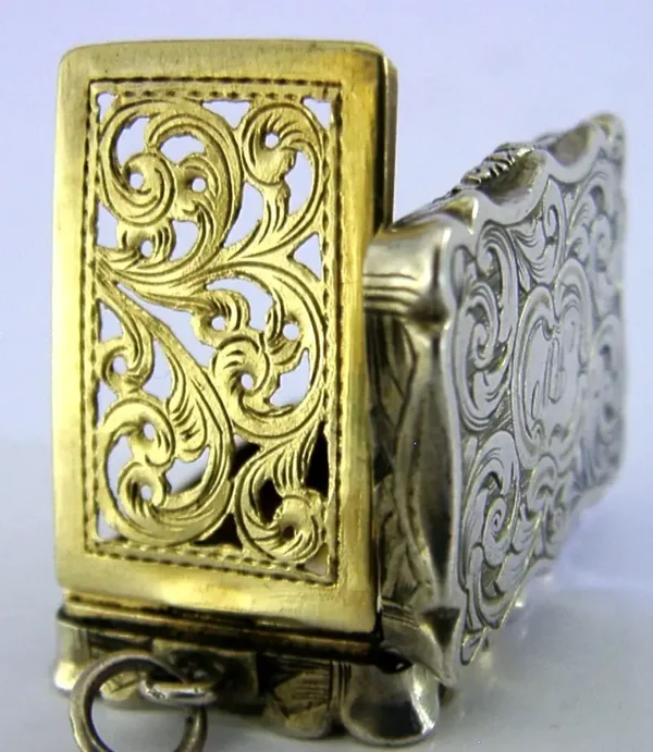 BEAUTIFUL NATHANIEL MILLS VICTORIAN STERLING SILVER VINAIGRETTE BOX 1851