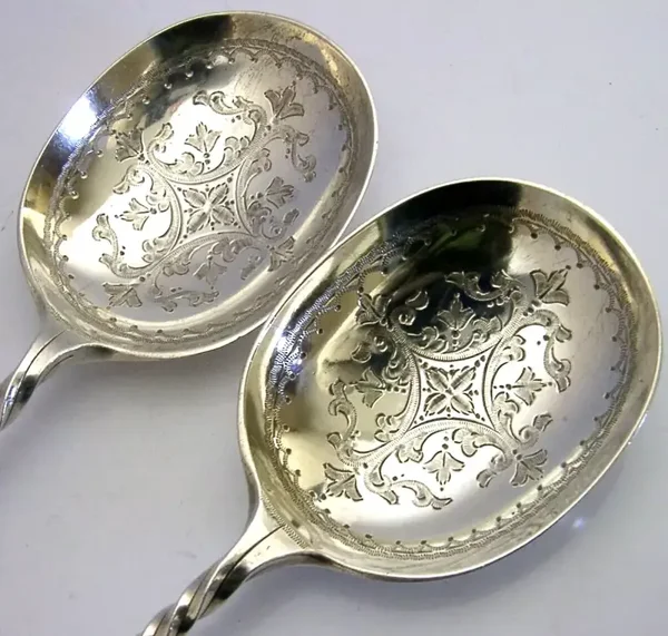 PAIR OF VICTORIAN SOLID STERLING SILVER SERVING SPOONS 1884 ANTIQUE 88g