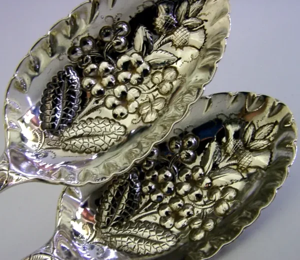 146g THISTLE ROSE SHAMROCK VICTORIAN STERLING SILVER SERVING SPOONS 1891 ANTIQUE