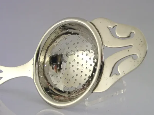 STYLISH ART DECO ANTIQUE SILVER TEA STRAINER 1937 36g