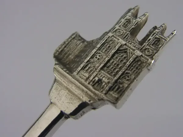 ENGLISH STERLING SILVER WESTMINSTER ABBEY JAM SPOON 1978 ROYAL CORONATION 30g