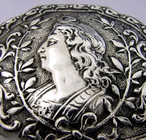 MARIE ANTOINETTE HEAVY GERMAN SOLID SILVER TABLE BOX c1903 ANTIQUE 75g
