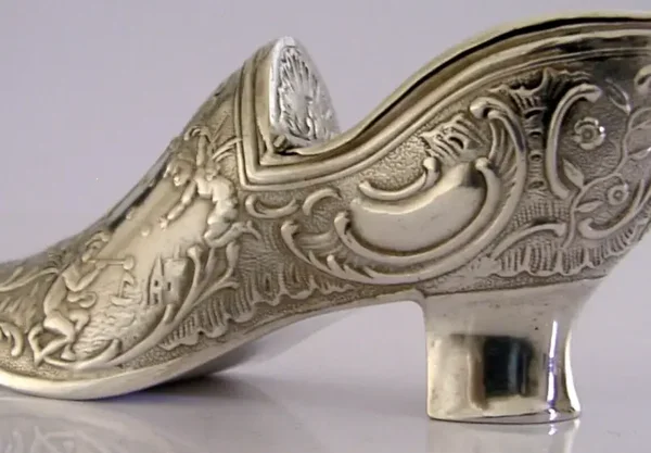 GOOD SIZE 4 inch RARE SOLID SILVER SHOE SNUFF BOX c1900 ANTIQUE 60g