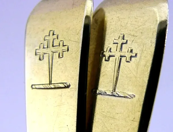 2 GEORGIAN STERLING SILVER GILT CROSSING FAMILY CRESTED EGG SPOONS 1808