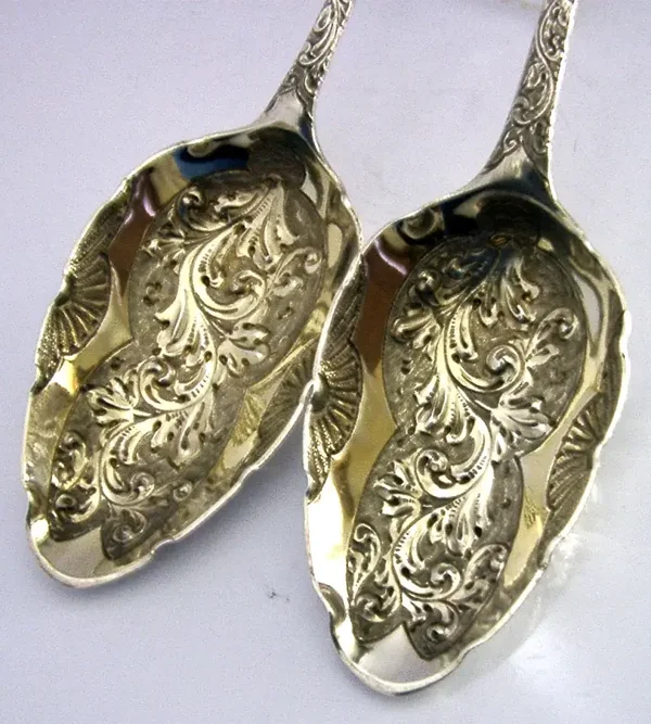 BEAUTIFUL GEORGIAN STERLING SILVER BERRY SERVING SPOONS 1791/99 ANTIQUE 114g