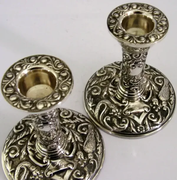 BOXED PRETTY ENGLISH PAIR of STERLING SILVER CANDLESTICKS 1976 GREEN MAN BIRDS