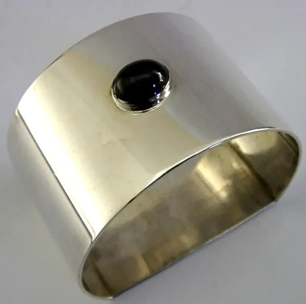 BEAUTIFUL STERLING SILVER RED GEM STONE NAPKIN RING 1988 ARTS & CRAFTS ENGLISH